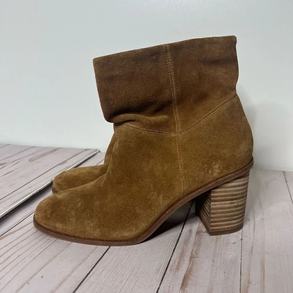 Lucky Brand Jicole Brown Suede Slip On Heeled Boots New Condition Size 8.5
